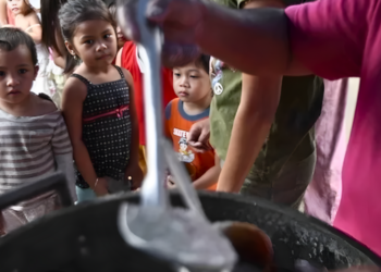 Social weather stations report slight drop in Filipino families experiencing hunger