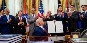 Filipinos denied boarding without HIV certificates prompt PH to press Oman to lift requirement